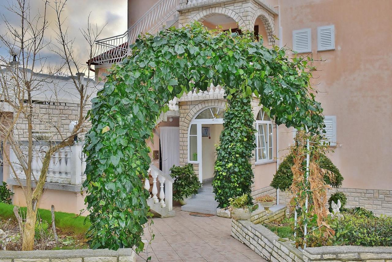 Apartments Panorama View Zeljko Scerbe Mundanije Dış mekan fotoğraf