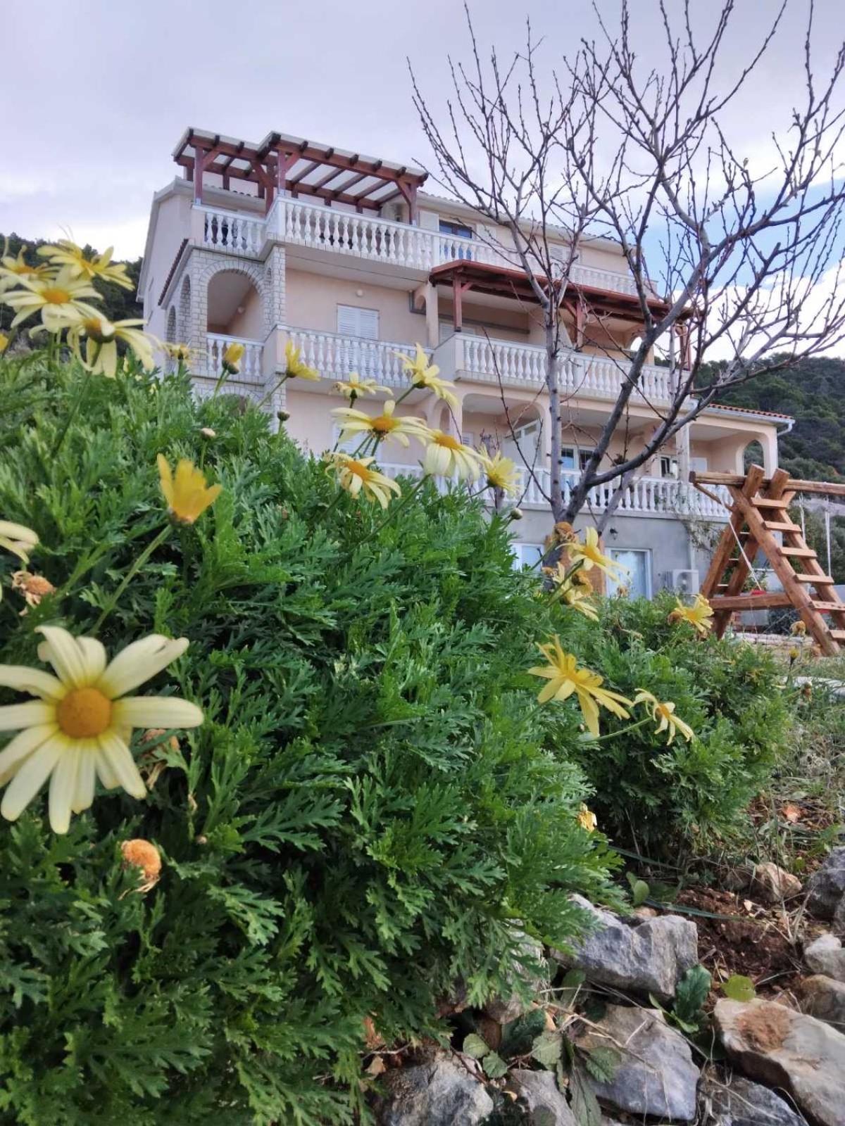 Apartments Panorama View Zeljko Scerbe Mundanije Dış mekan fotoğraf