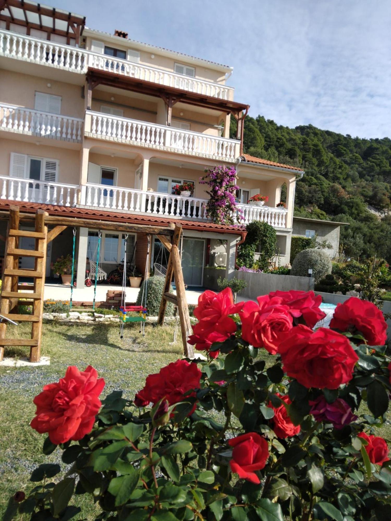 Apartments Panorama View Zeljko Scerbe Mundanije Dış mekan fotoğraf