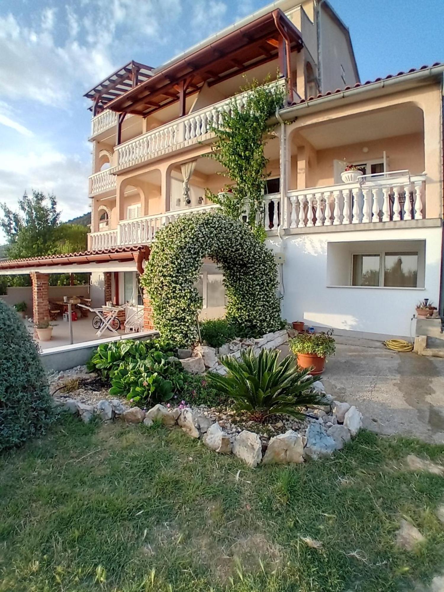 Apartments Panorama View Zeljko Scerbe Mundanije Dış mekan fotoğraf